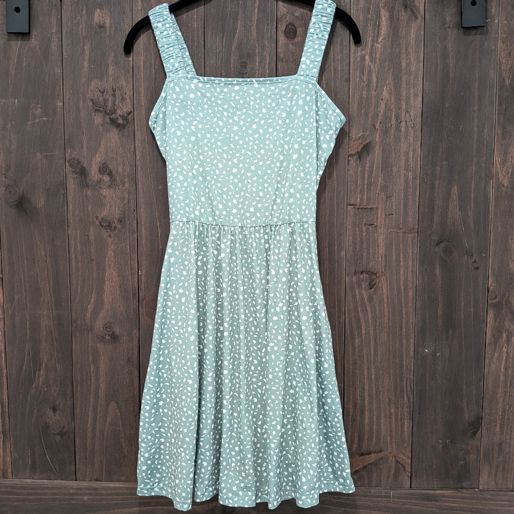 HUHOT Sage Green Printed Midi Dress – Size Small